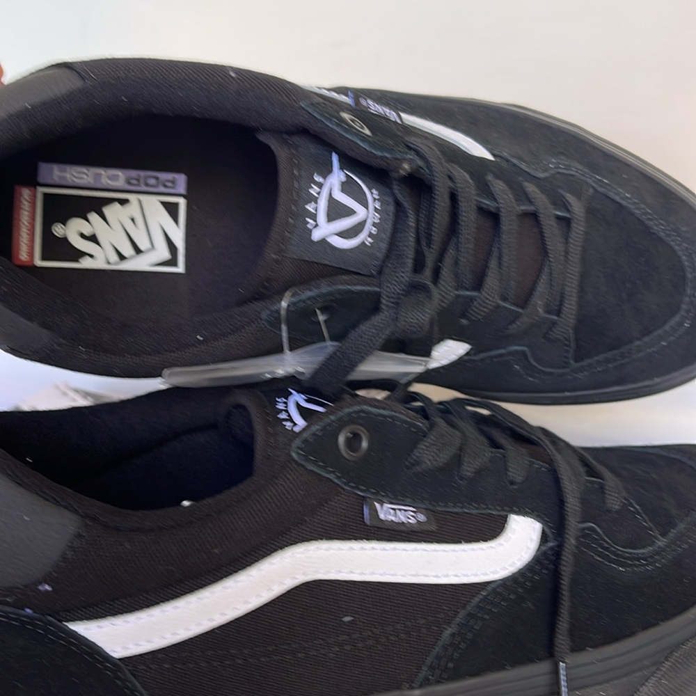Vans WMNS Rowan
Black/Black/White
VN0A5JICB8C
Sneakers - Picture 15 of 16